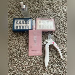 Glamnetic Nails with glue, remover, scissors, two sets of nails